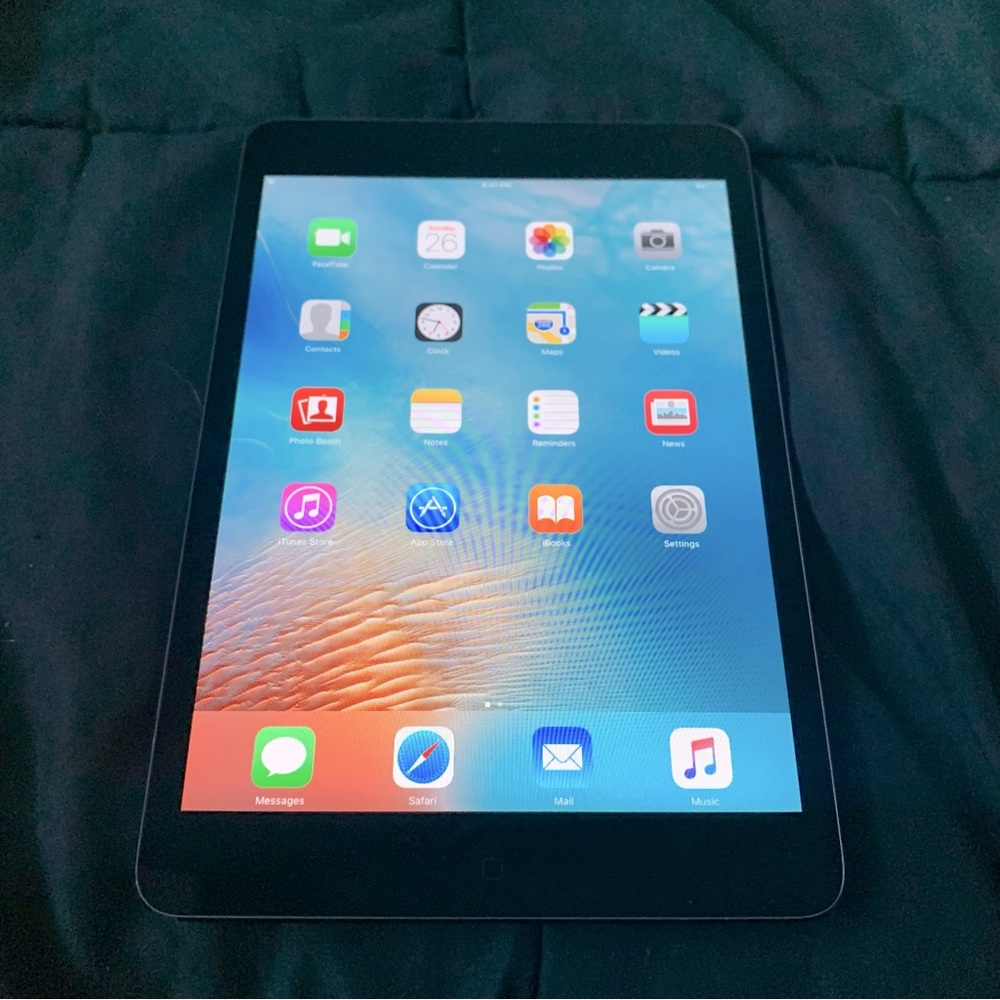 Apple iPad Mini 1st Generation 12.7 GB iOS 9.3.5 Jailbroken
